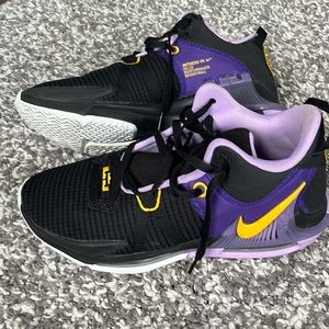 Nike Men's Lebron Witness 7 Basketball Shoe size 11